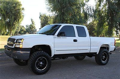 Extra clean lifted z71 4x4 fabtech lift, helo wheels, bose sound, k&amp;n intake sys