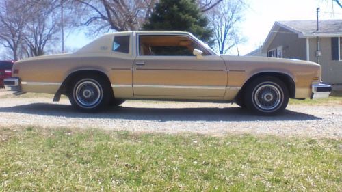 1978 buick riviera 2 door coupe 2 tone paint with peanut butter colored interior