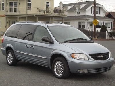 2003 chrysler town &amp; country awd limited leather htd seats dvd clean runs great!