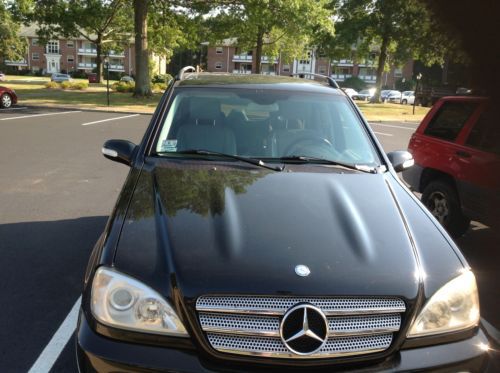 $10,000 ml350, 2005 very excellent condition
