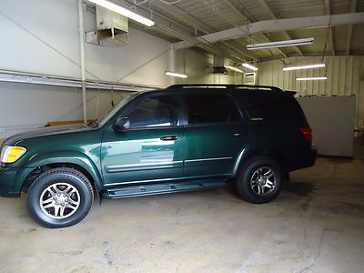2003 toyota tequoia --- 4x4 --- leather -- 3 row seat -- very clean - make offer
