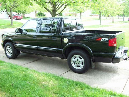 Chevrolet s-10 crew cab excellent condition zr5 truck ls 4wd 123"wb