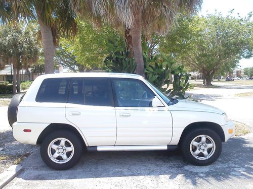 1999 toyota rav4 l  white w/ blue interior