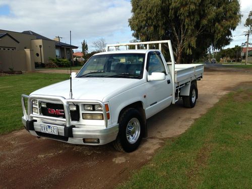 Gmc sierra 1998 6.5l turbo diesel. well maintained, great tow truck. fitted with
