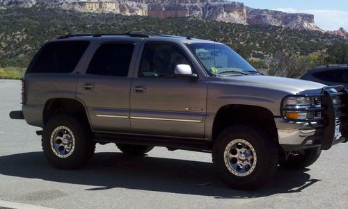 2003 chevy tahoe lt with autoride lifted 2wd leather, sunroof, dvd player