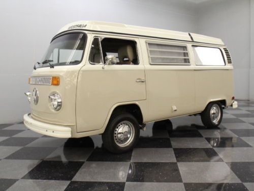1700cc engine, 3-speed auto, pop-up roof, camping-related gear, great condition!