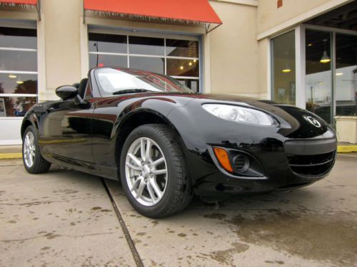 2012 mazda mx-5 miata convertible, 1-owner, only 3,668 miles, super clean!