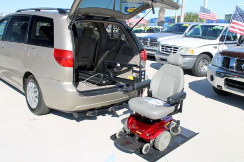 Van wheelchair handicap toyota sienna  le05 rear lift very clean florida no rust