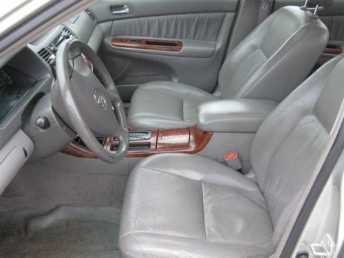 Toyota camry xle (leather, sunroof, 6 disc changer)