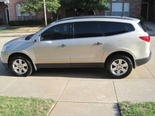 2011 chevy traverse lt fwd gold leather interior beautiful