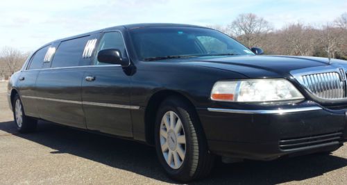 Limo - lincoln town car - 2004 stretch royale limousine