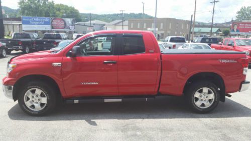 2010 toyota tundra crew cab pickup 4-door 5.7l 4x4 crew max trd off road package