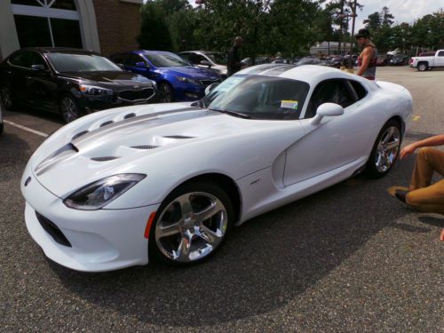 2013 srt viper  - msrp $115,485 - no reserve!