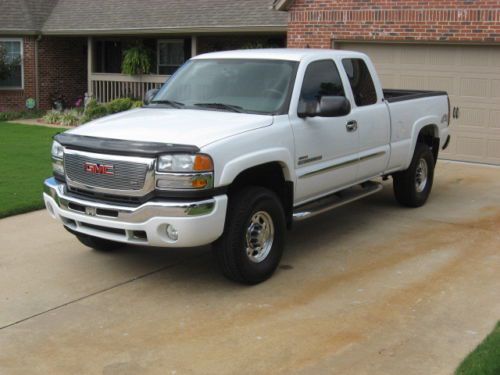 2004 gmc 2500 hd 4 x 4 duramax pickup!!  very well maintained. low miles!!!!.