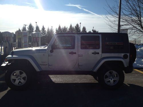 2010 jeep wrangler unlimited sahara sport utility 4-door 3.8l