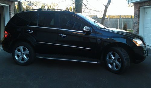 2010 mercedes ml 350 bluetec black on black!  private seller, no reserve!