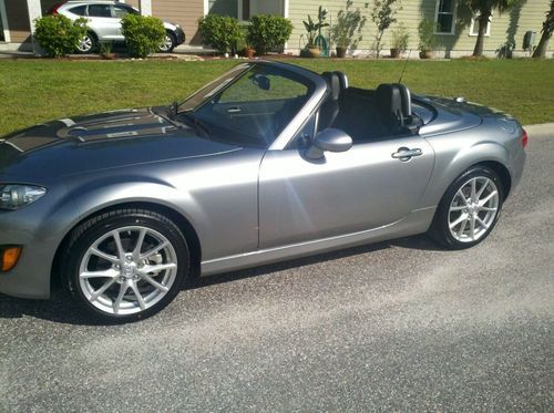 2012 mazda mx-5 miata grand touring hardtop convertible only 2500 miles!