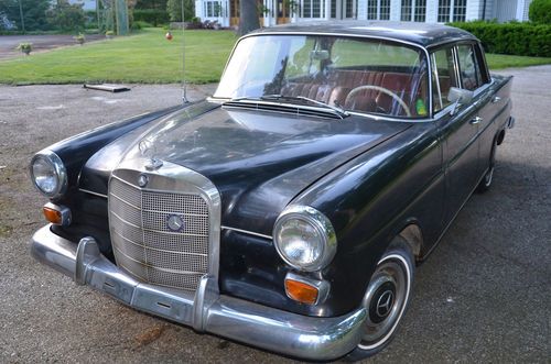 1966 mercedes benz model 200 four-door sedan. no reserve!