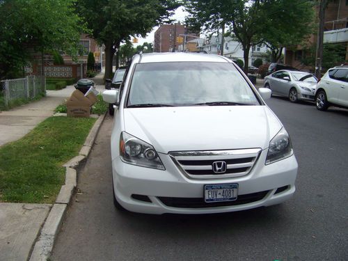 2005 8 - passenger honda odyssey ex minivan, white