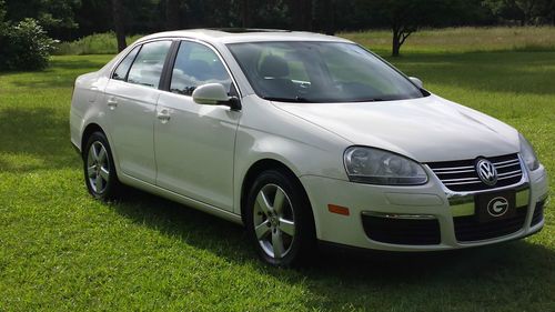 2008 volkswagen jetta 2.5l white 4-door sedan with sunroof