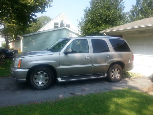 Tan 2003 awd escalade