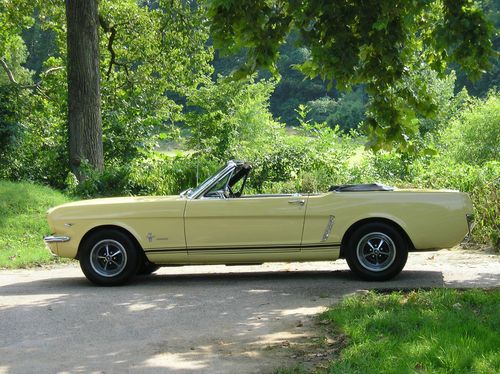 Gorgeous 1965 ford mustang convertible yellow, auto, restored, v/8, sharp must c