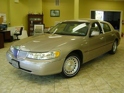 Excellent condition low miles leather seats pwr windows/locks/seats cruise cntrl