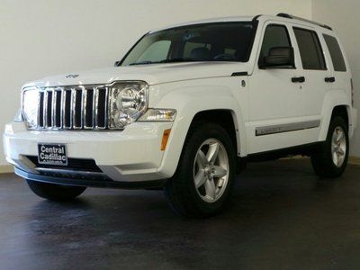 One owner, clean carfax, 4 wd, leather, heated seats, jeep premium sound