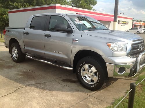 2010 toyota tundra crew max--4 wheel drive-5.7 liter--one owner--clean carfax-