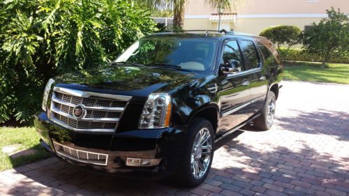 2010 cadillac escalade  platinum esv, black in mint condition,