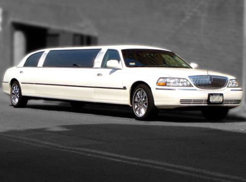 2004 white lincoln town car stretch limo