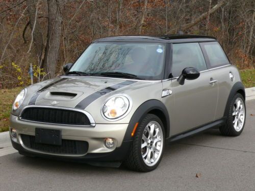 2007 mini cooper s. just 32800 miles. show quality loaded