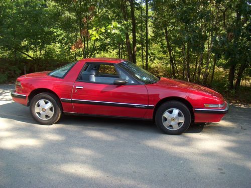 1990  buick  reatta  sunroof  coupe. only 64k  milesand  in  beautiful  shape