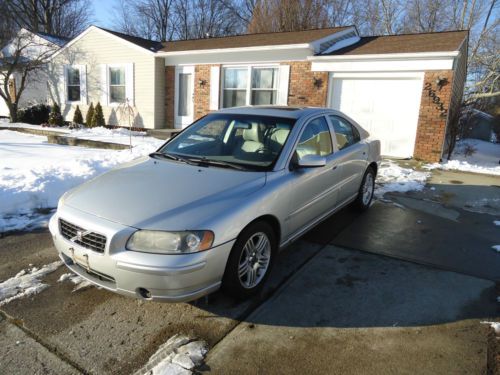 2006 volvo s60 2.5t fully loaded, leather, sunroof, must look!!!no reserve