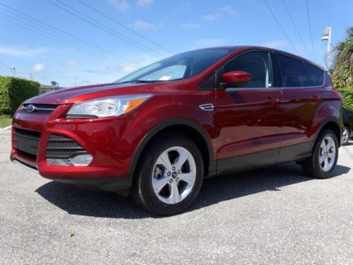 2014 ford escape se 
turbocharged back-up camera clean carfax warranty