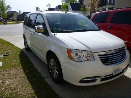 2011 chrysler town &amp; country limited edition