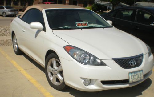 Sell used 2006 TOYOTA SOLARA SLE CONVERTIBLE WHITE WITH TAN TOP AND