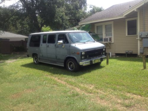 1991 chevy van g20, 305v8,auto,runing boards,runs good, ready for your paint
