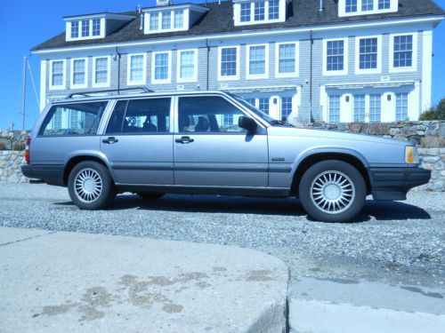 1993 volvo 940 base wagon 4-door 2.3l