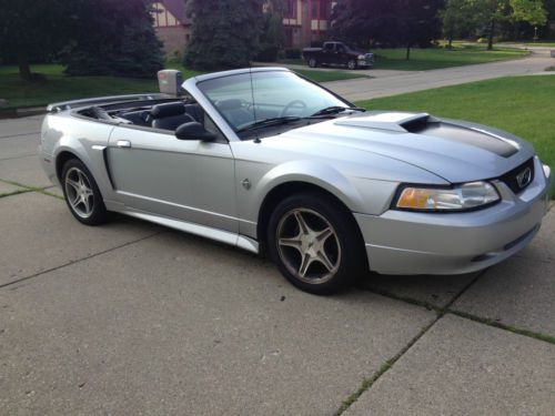 1999 ford mustang gt convertible 2-door 4.6l pickup only