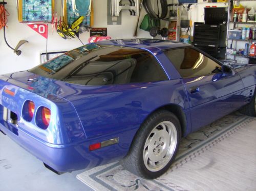 1994 chevrolet corvette base hatchback 2-door 5.7l