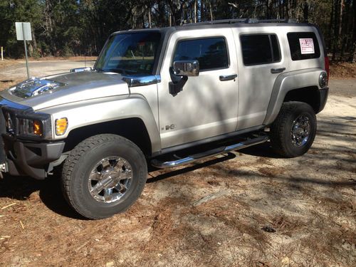 2006 h3 hummer fully loaded 71000 miles, fully loaded everything you could want!
