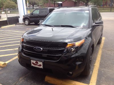 New 2013 explorer sport with navigation and moonroof