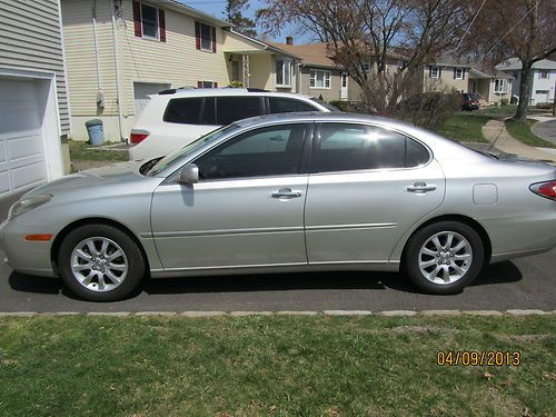 2002 lexus es300 no accidents! clean, nice, garage kept w/ nav and extras look!