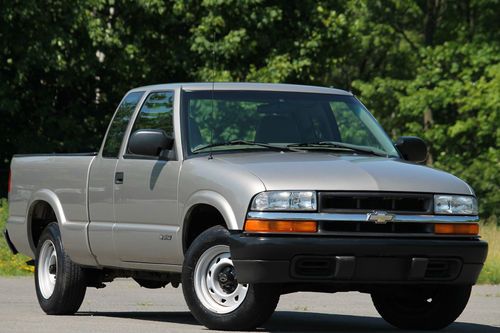 2002 chevrolet s-10 ext cab 3-door 2.2l auto a/c clean carfax 1-owner only 59k!