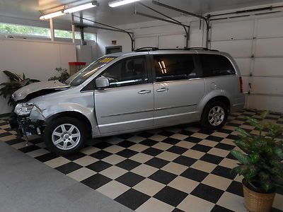 2010 town &amp; country touring no reserve salvage rebuildable stow-n-go : caravan
