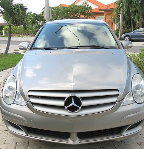 R350 mercedes 2006 champagne 82,000 great shape.