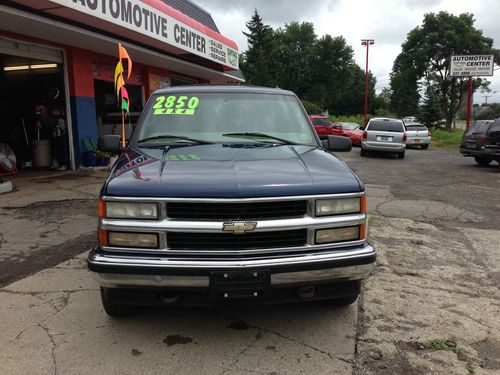 1999 4 door 8 cylinder 4x4 blue chevrolet tahoe lt