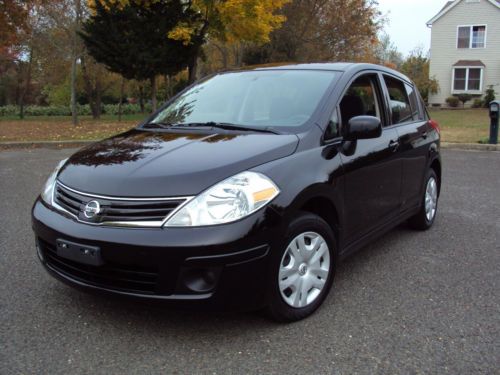 2012 nissan versa auto,cd,only1050 miles,like new very clean l@@k 12