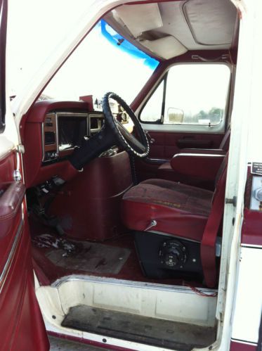 Ambulance For Sale >> Sell used 1986 Ford Econoline Ambulance 4x4 Quigley Van in Ambulance For Sale >> Sell used 1986 Ford Econoline Ambulance 4x4 Quigley Van in
